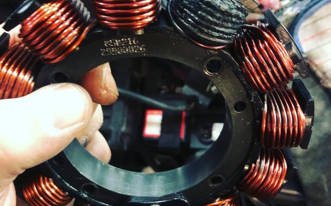 Cómo instalar un voltímetro en una moto Harley Davidson