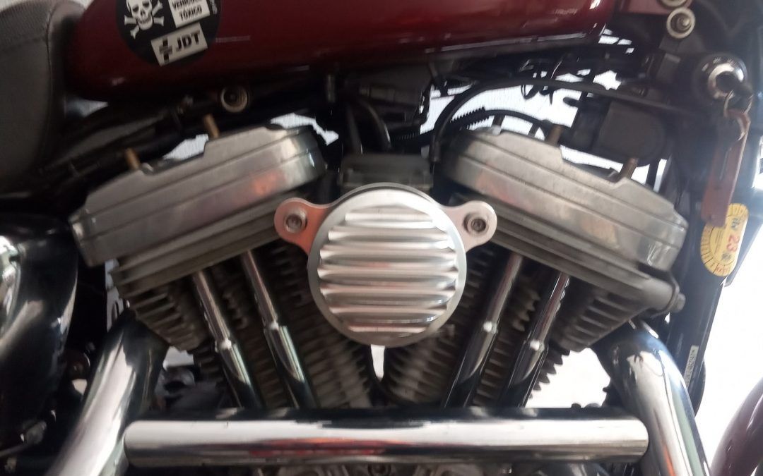 Cómo cambiar el filtro purificador de aire de origen (Tartera) por un filtro tipo Rough Crafts o similar de alto flujo en una Harley Davidson
