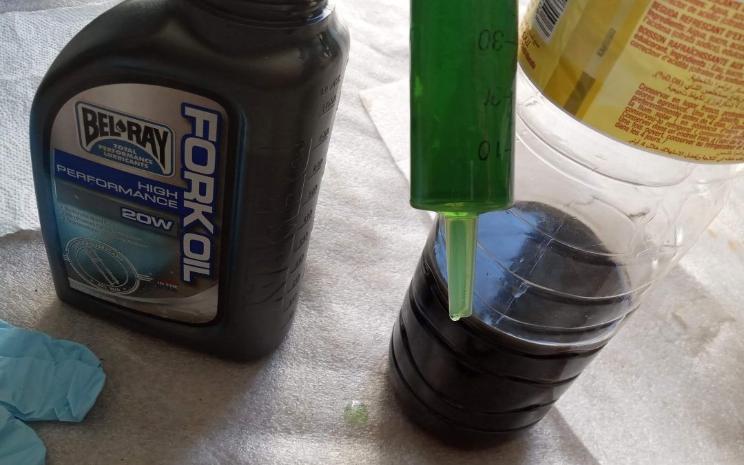Cómo cambiar el aceite de horquilla de una Harley Davidson