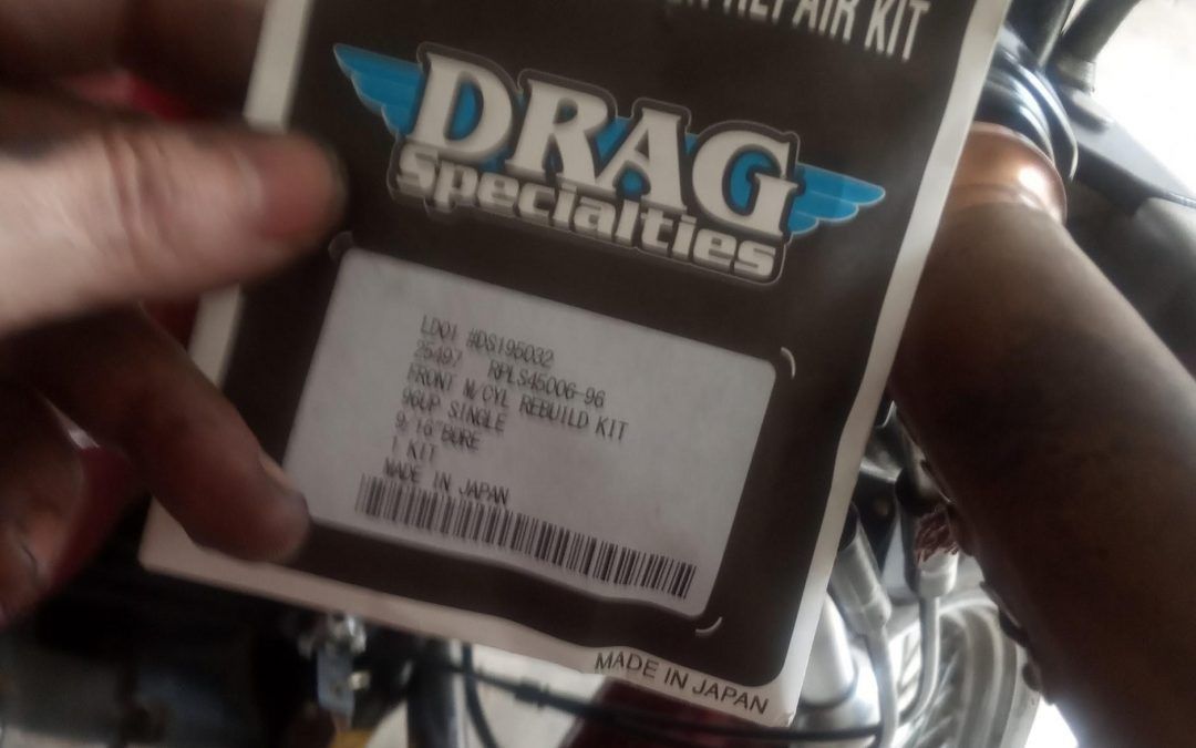 Cómo cambiar el conjunto de bomba de frenos delantero Harley Davidson