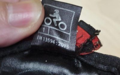 Mi Abuelo iba sin guantes en la moto. Nuevas medidas de la DGT Lo quieren prohibir todo.