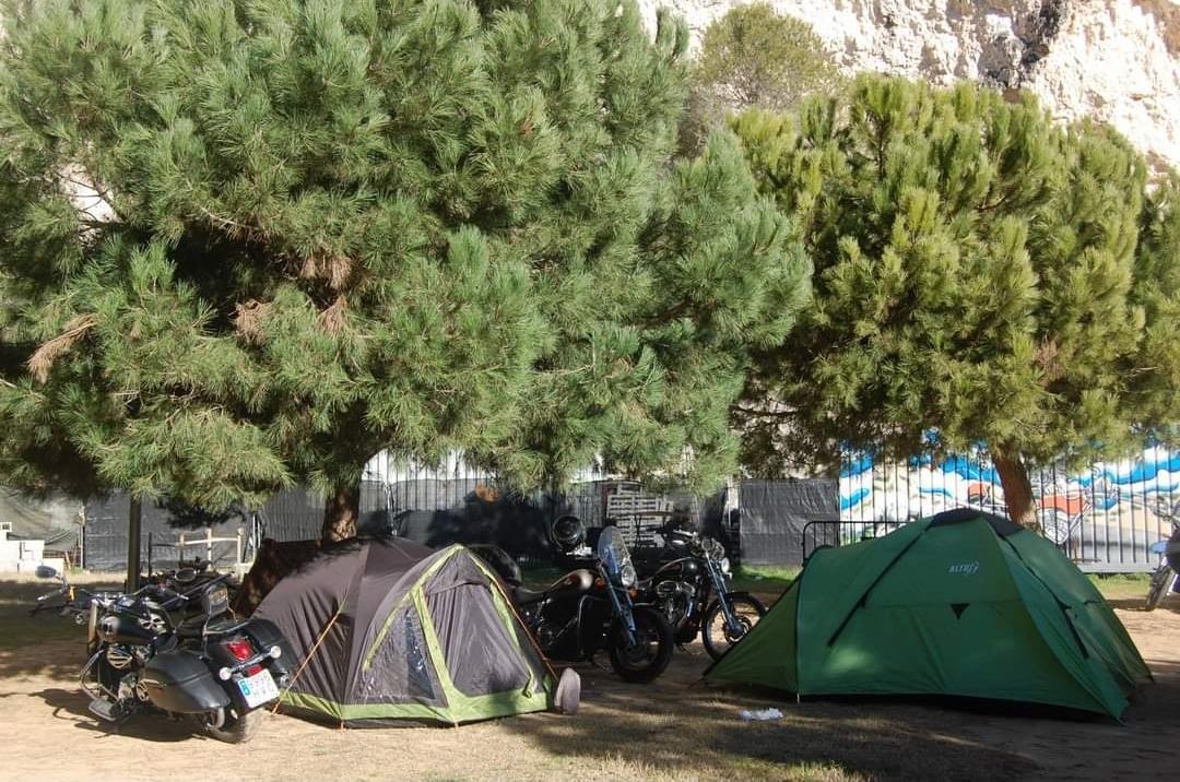 Moteros acampando Moteros acampando