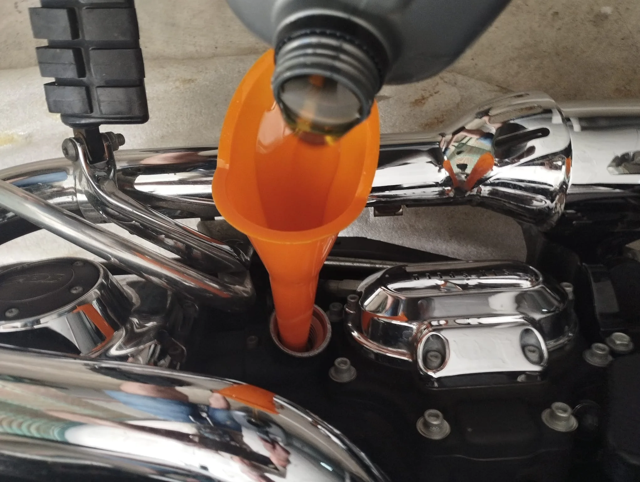 Toca rellenar el aceite del motor