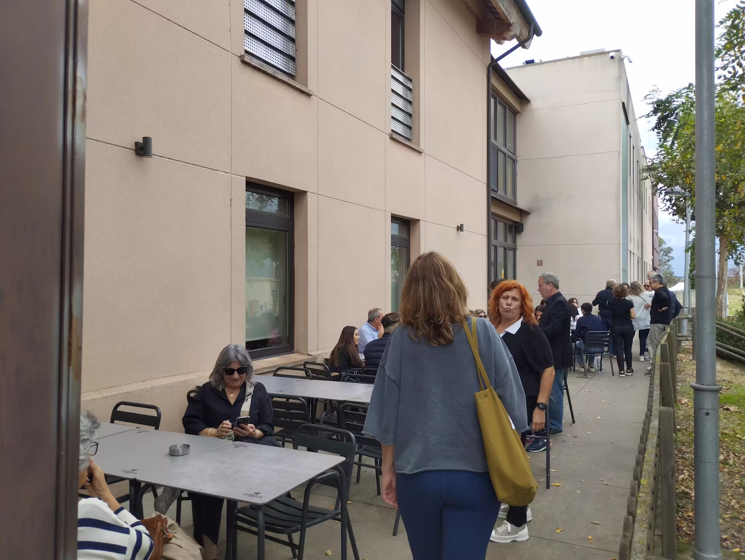 Al estar lleno, nos han ubicado en la terraza exterior Al estar lleno, nos han ubicado en la terraza exterior