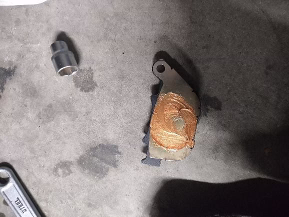 Aplicamos la grasa de cobre en los puntos donde vemos el contacto Aplicamos la grasa de cobre en los puntos donde vemos el contacto