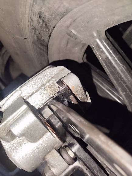 Cómo cambiar las pastillas de  Freno delanteras de una Sportster