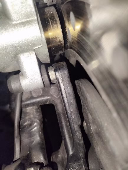 Tendremos que tirar un poco hacia atrás de la pinza Tendremos que tirar un poco hacia atrás de la pinza