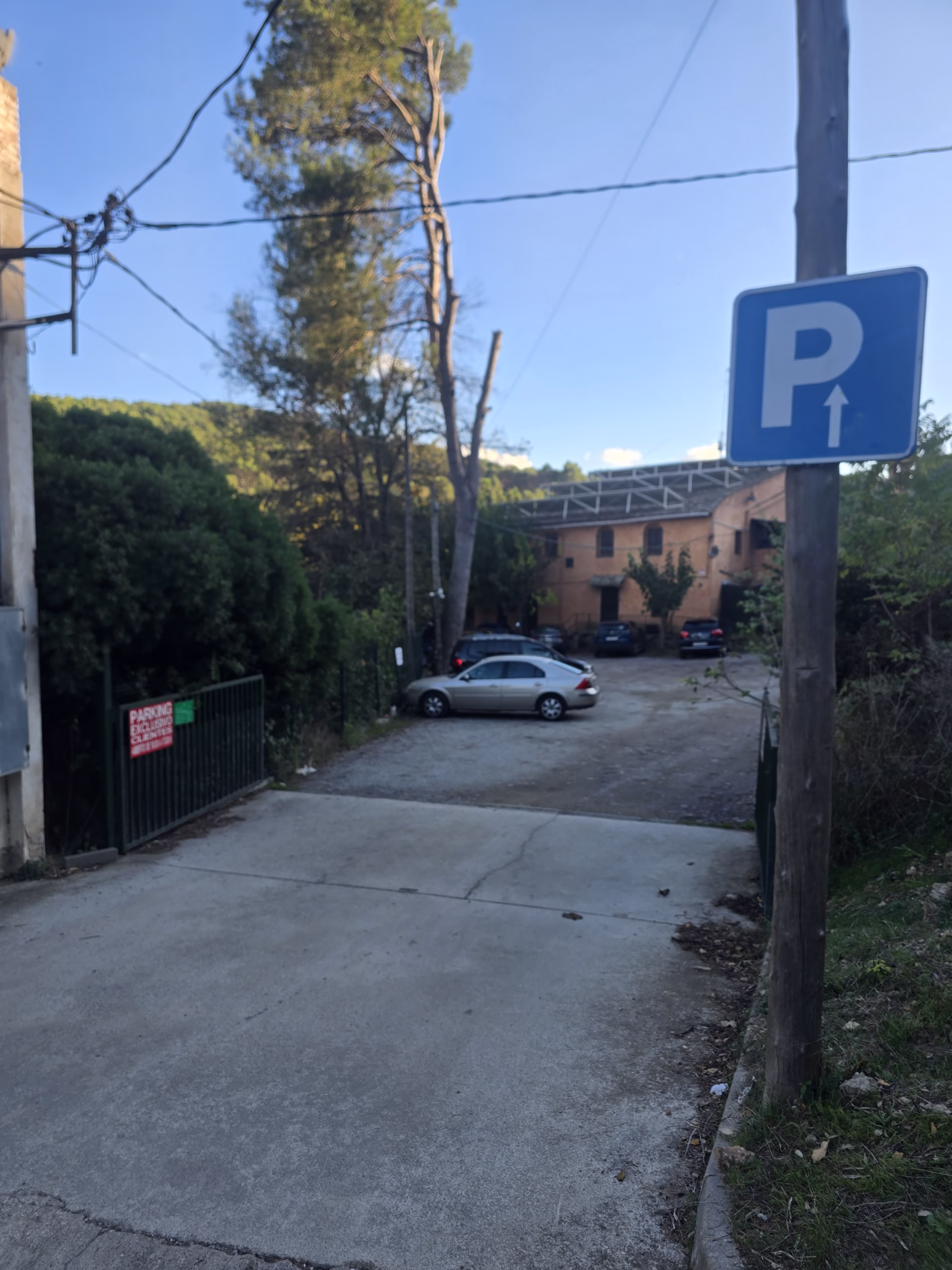 Hasta el parking está todo asfaltado Hasta el parking está todo asfaltado
