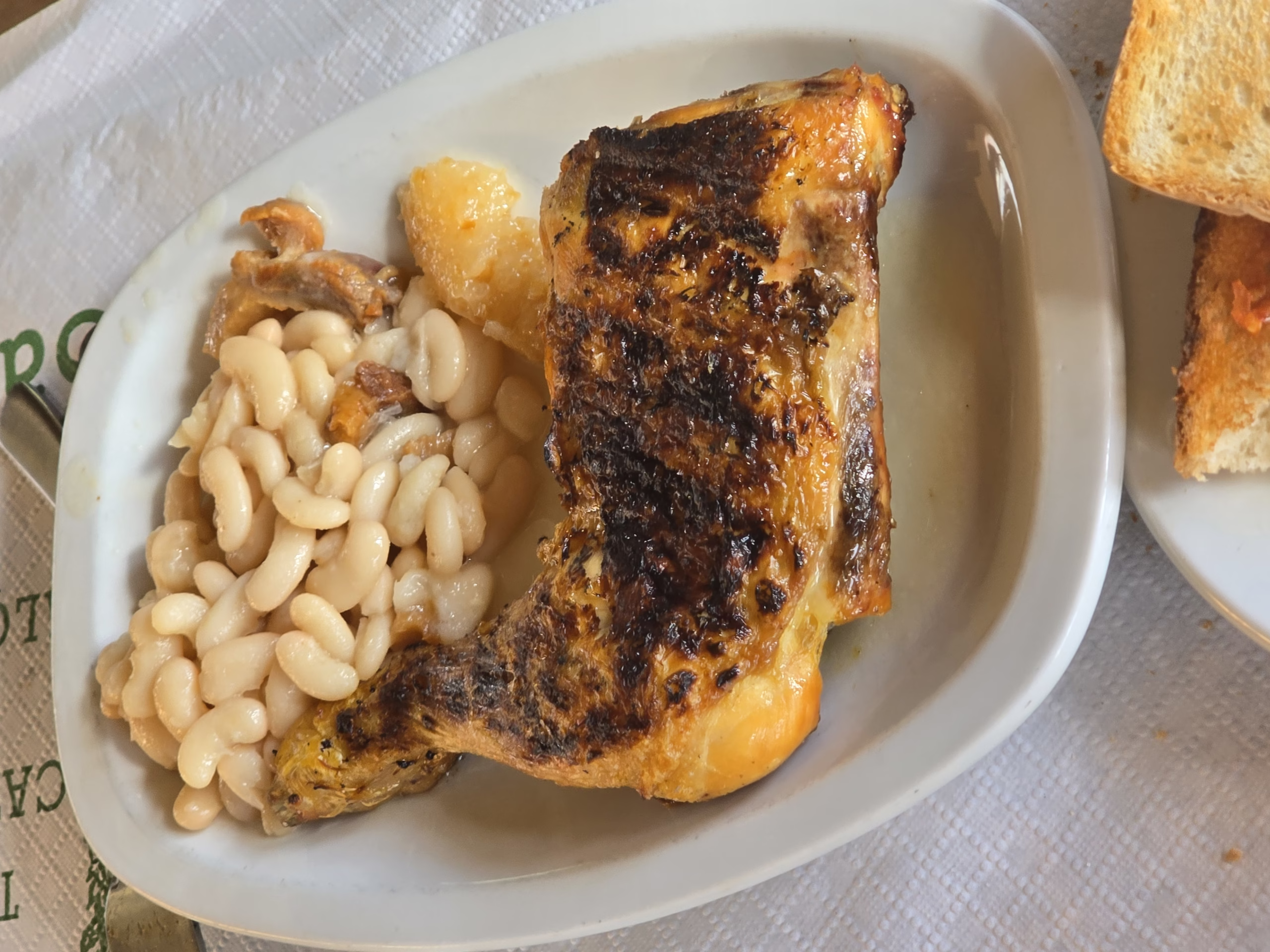 Pollo a la brasa con judías Pollo a la brasa con judías