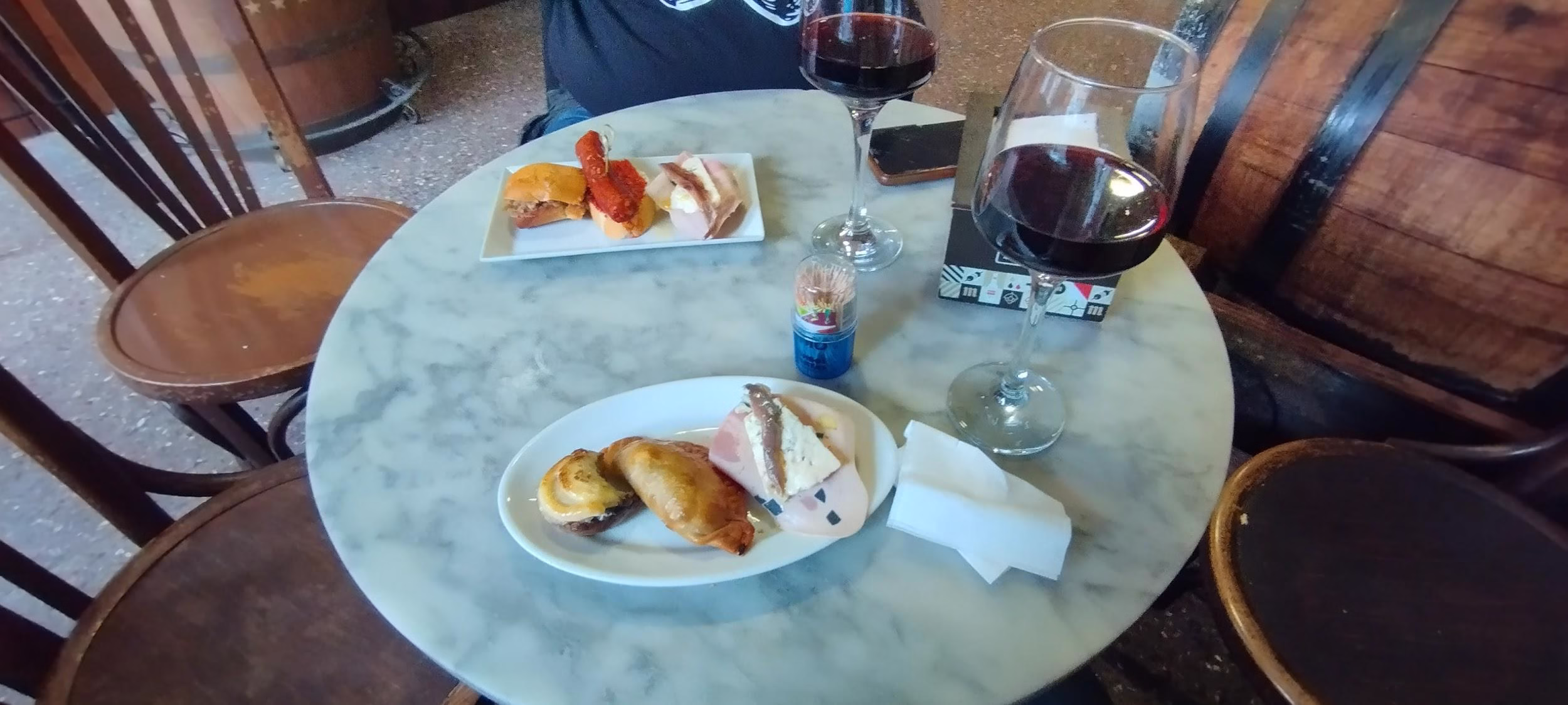 Unos vinos de barril y unos pinchos para probar Unos vinos de barril y unos pinchos para probar