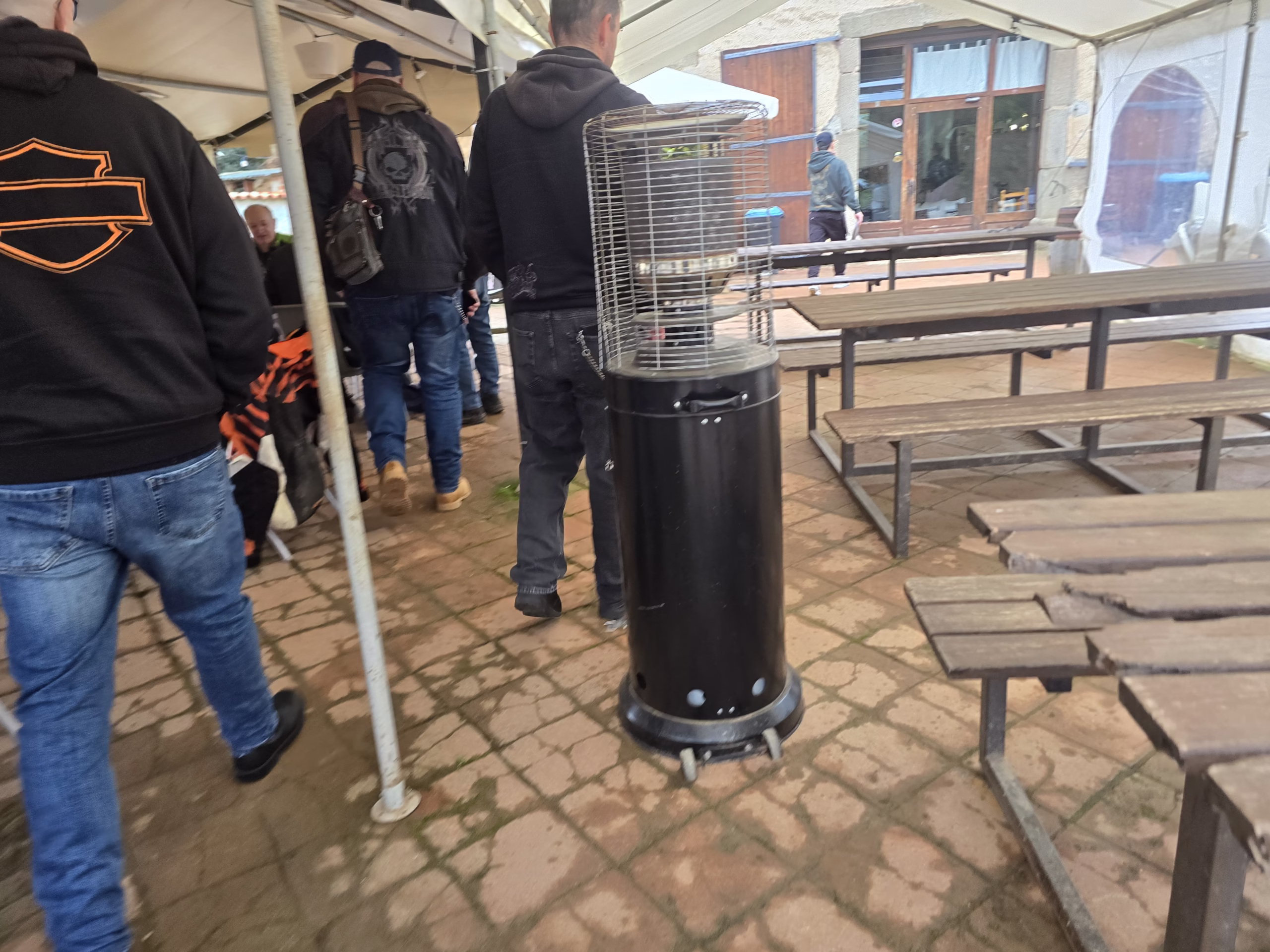 La terraza está preparada para no pasar frío La terraza está preparada para no pasar frío