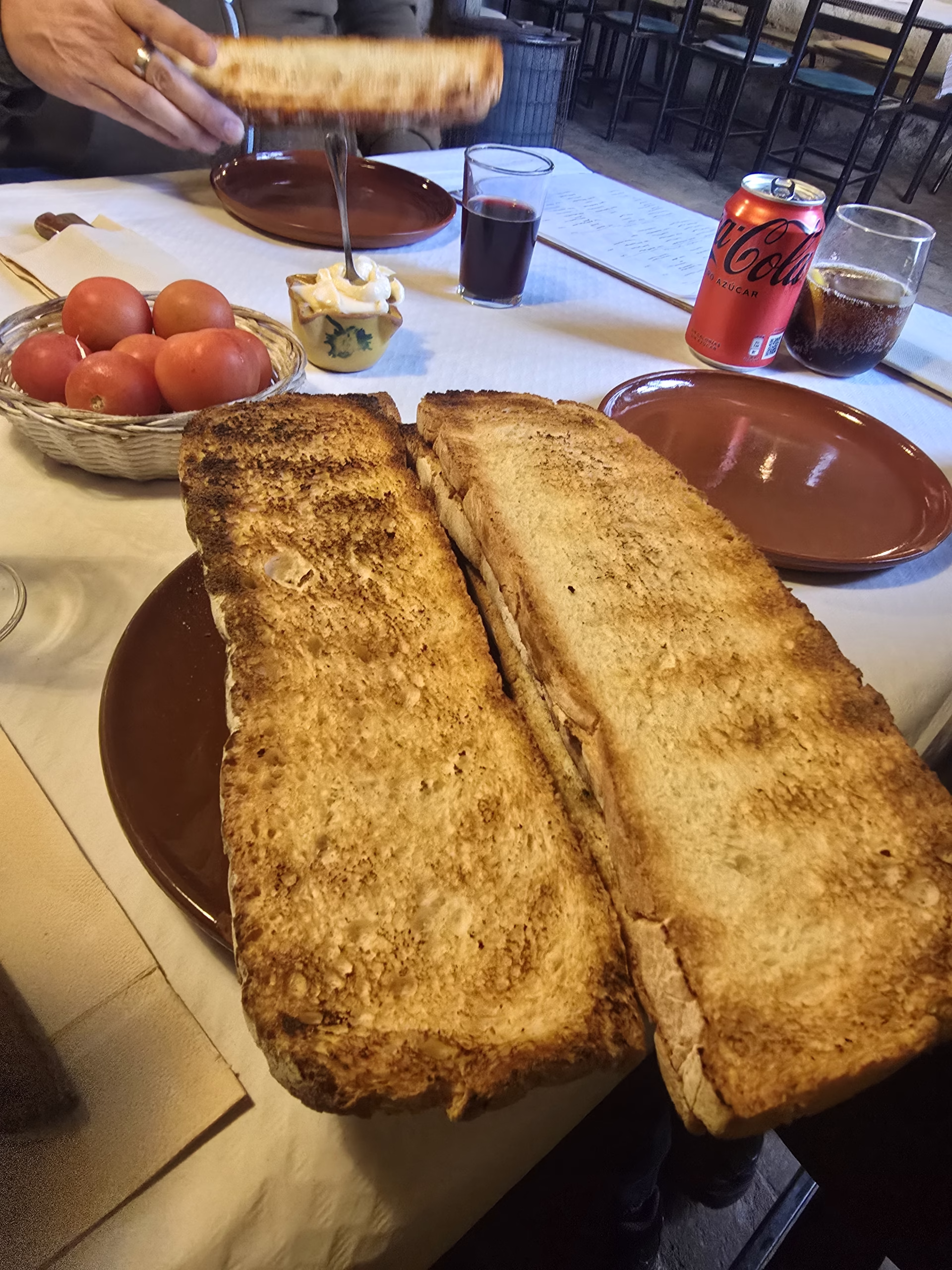 Pan con tomarte y Ali oli si o si. Pan con tomarte y Ali oli si o si.