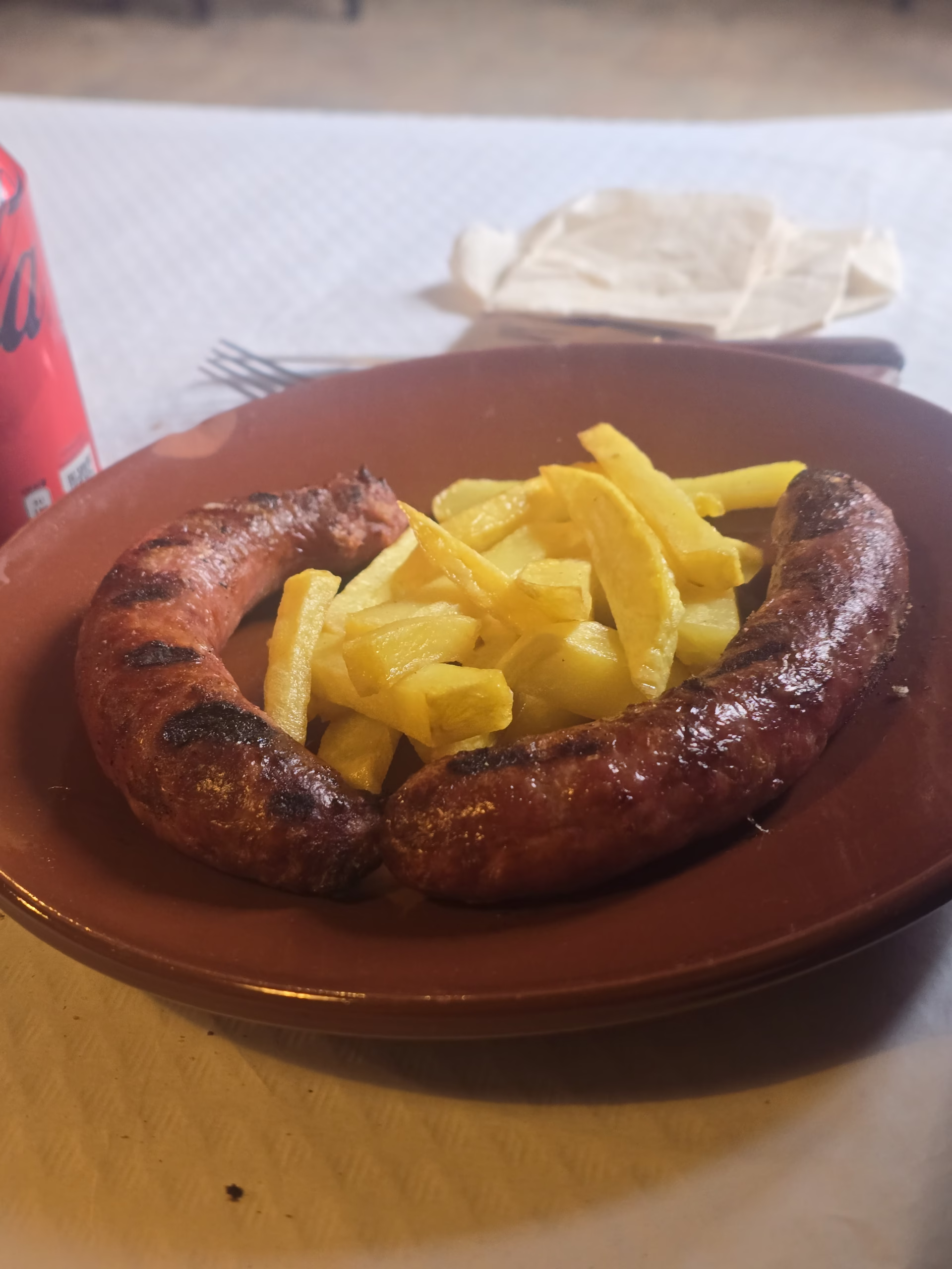 Pides butifarra a la brasa y te traen dos. Pides butifarra a la brasa y te traen dos.