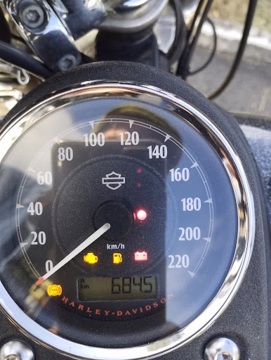 Consumo de unos 5 litros cada 100 km aproximadamente Consumo de unos 5 litros cada 100 km aproximadamente