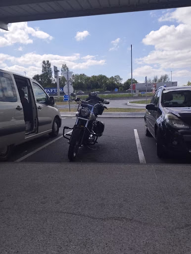 Un alto en la ruta para comer algo Un alto en la ruta para comer algo